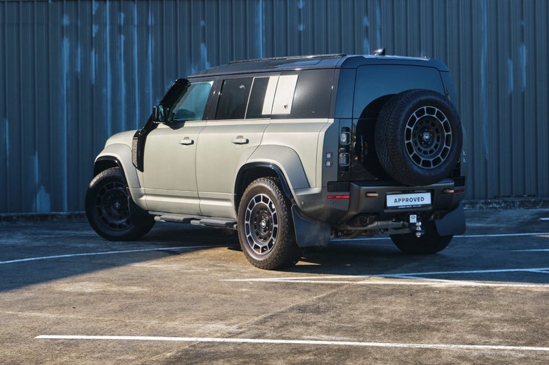 2025 Land Rover Defender 110 P635 OCTA EDITION ONE image 3