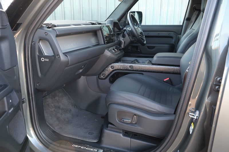 2025 Land Rover Defender 110 P635 OCTA EDITION ONE image 4