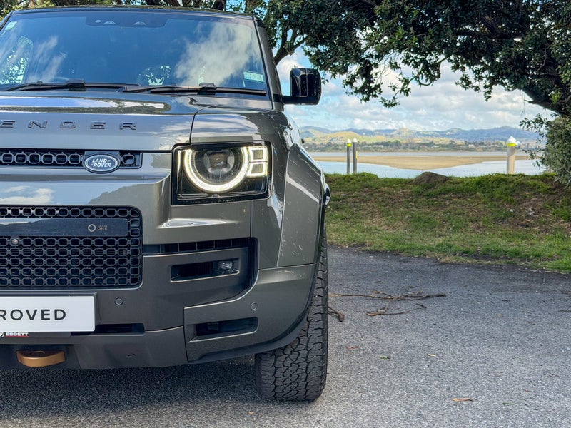 2025 Land Rover Defender 110 P635 OCTA Edition One image 4