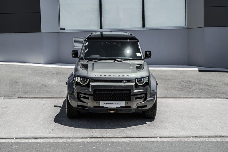 2025 Land Rover Defender 110 P635 OCTA Edition One image 3