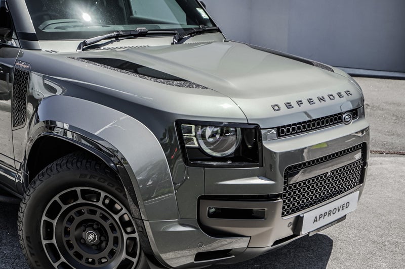 2025 Land Rover Defender 110 P635 OCTA Edition One image 4