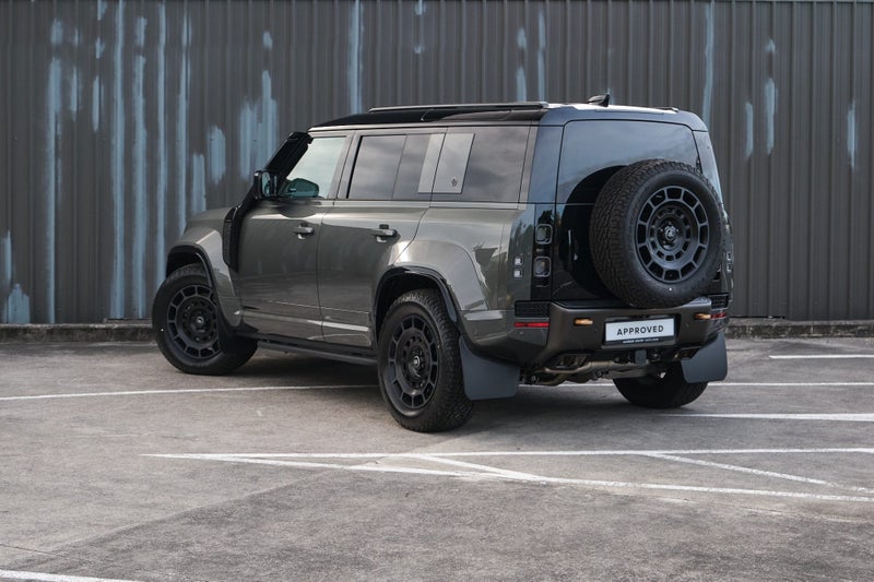 2025 Land Rover Defender 110 P635 OCTA EDITION ONE image 3