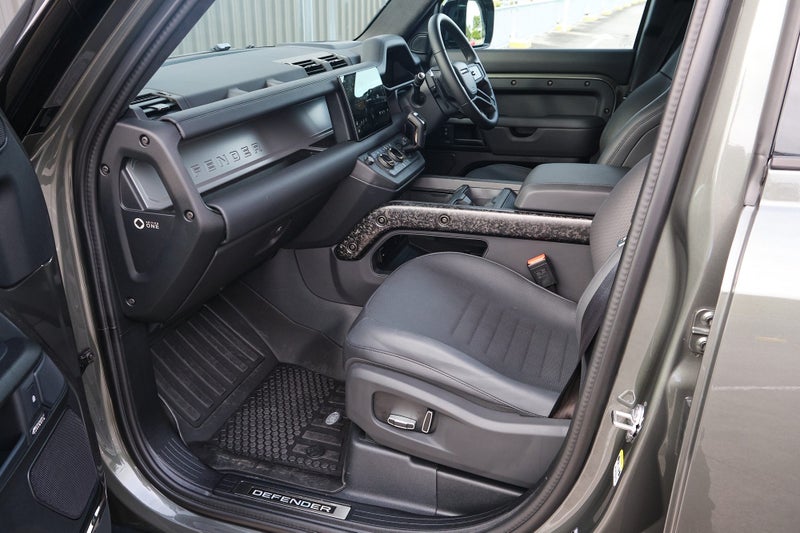 2025 Land Rover Defender 110 P635 OCTA EDITION ONE image 4