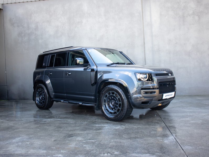 2025 Land Rover Defender 110 P635 OCTA Edition One image 1