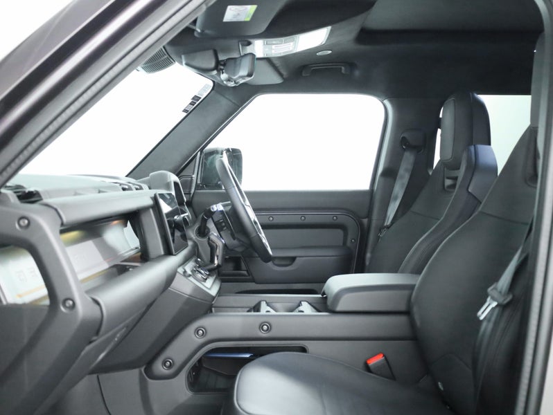 2025 Land Rover Defender 110 P635 OCTA, TWIN TU... image 3
