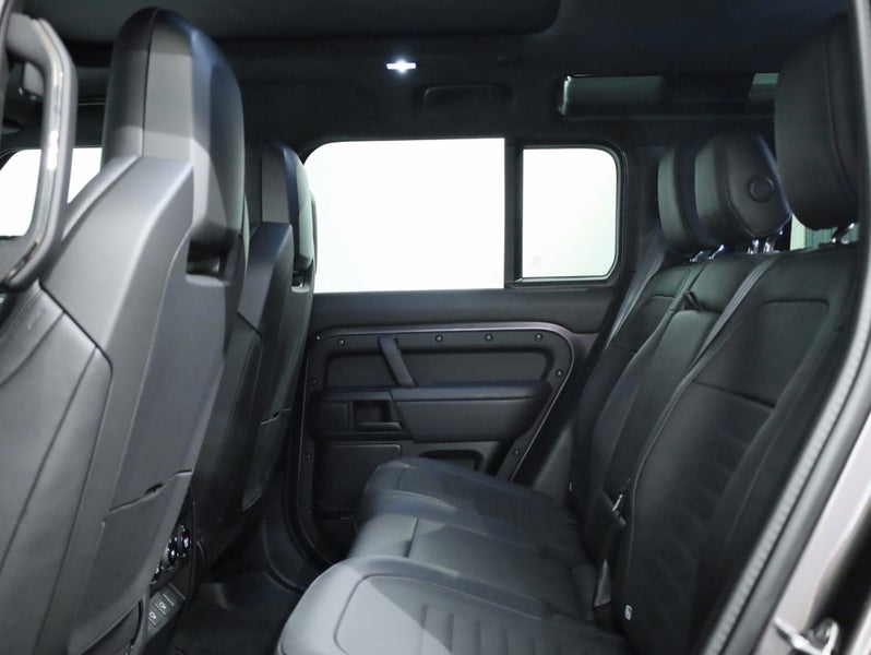 2025 Land Rover Defender 110 P635 OCTA, TWIN TU... image 5