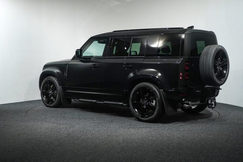2025 Land Rover Defender 110 V8 Limited Edition image 2