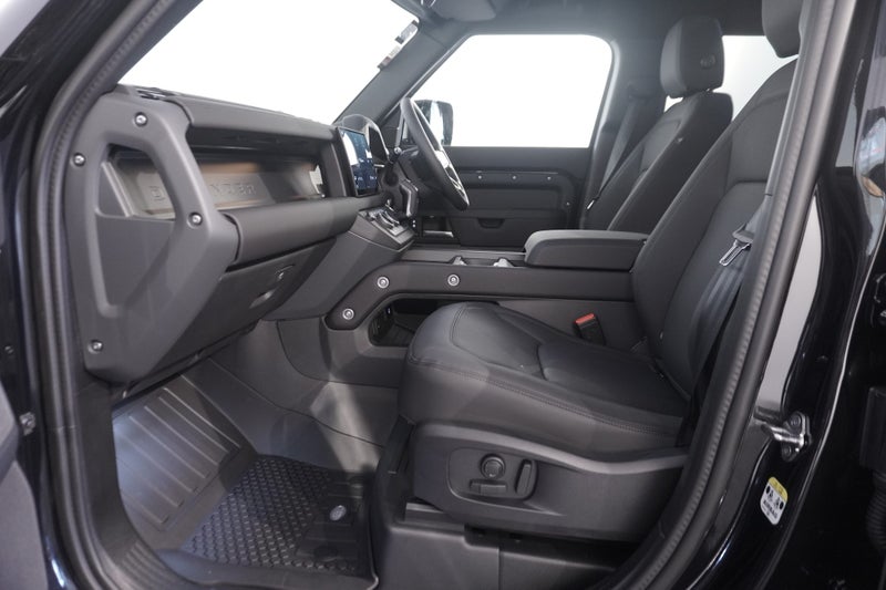 2025 Land Rover Defender 110 V8 Limited Edition image 3