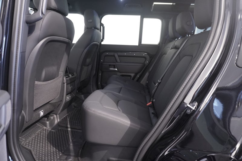 2025 Land Rover Defender 110 V8 Limited Edition image 5