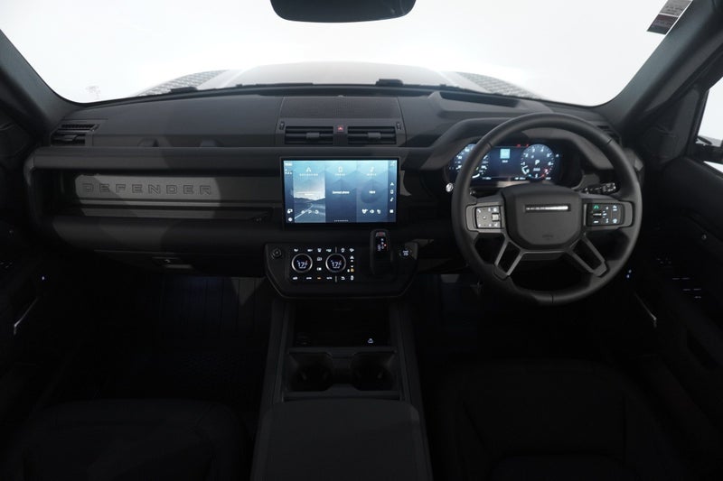 2025 Land Rover Defender 110 V8 Limited Edition image 4