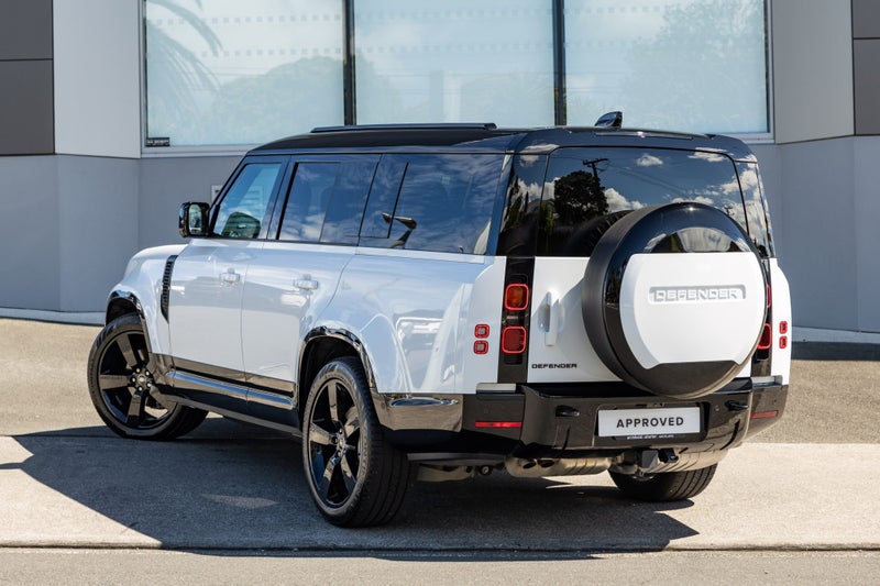 2025 Land Rover Defender 130 D300 X-Dynamic HSE image 2
