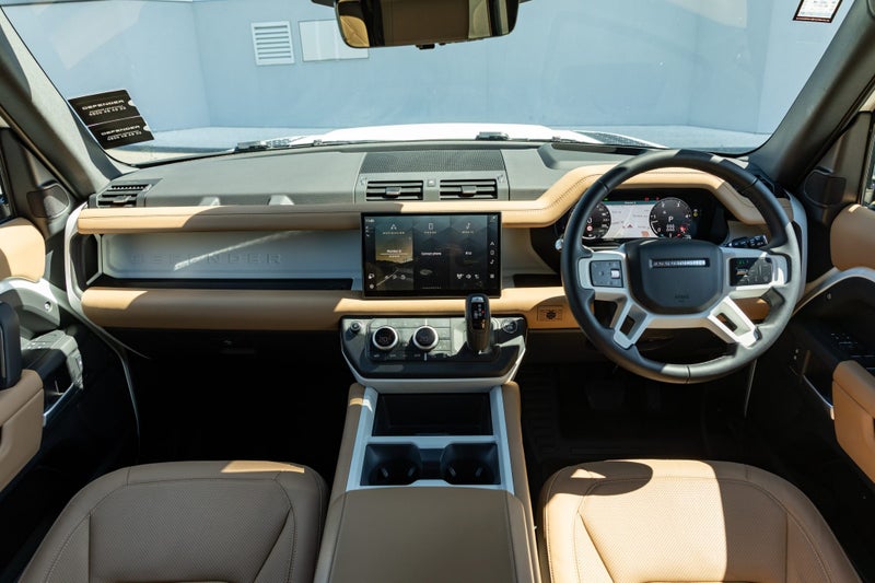 2025 Land Rover Defender 130 D300 X-Dynamic HSE image 4