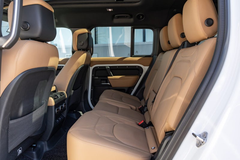 2025 Land Rover Defender 130 D300 X-Dynamic HSE image 5
