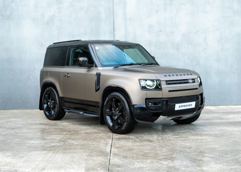 2025 Land Rover Defender 90 425 Edition image 1
