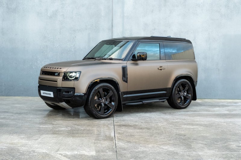 2025 Land Rover Defender 90 425 Edition image 2