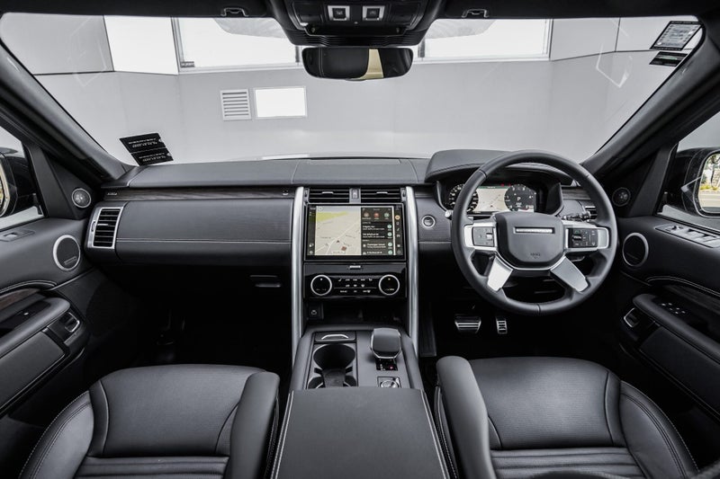 2025 Land Rover Discovery D250 Dynamic SE image 4