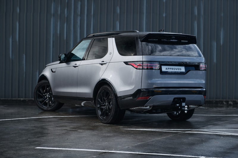 2025 Land Rover Discovery D250 Dynamic SE image 2