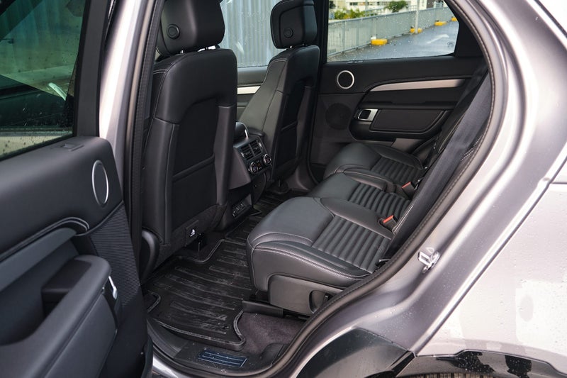 2025 Land Rover Discovery D250 Dynamic SE image 3