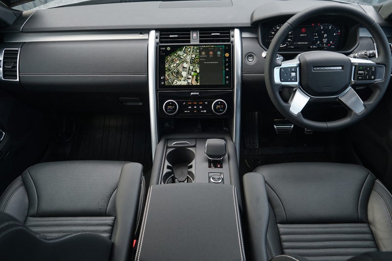 2025 Land Rover Discovery D250 Dynamic SE image 4