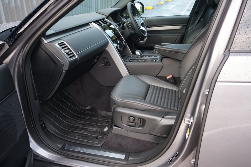 2025 Land Rover Discovery D250 Dynamic SE image 5