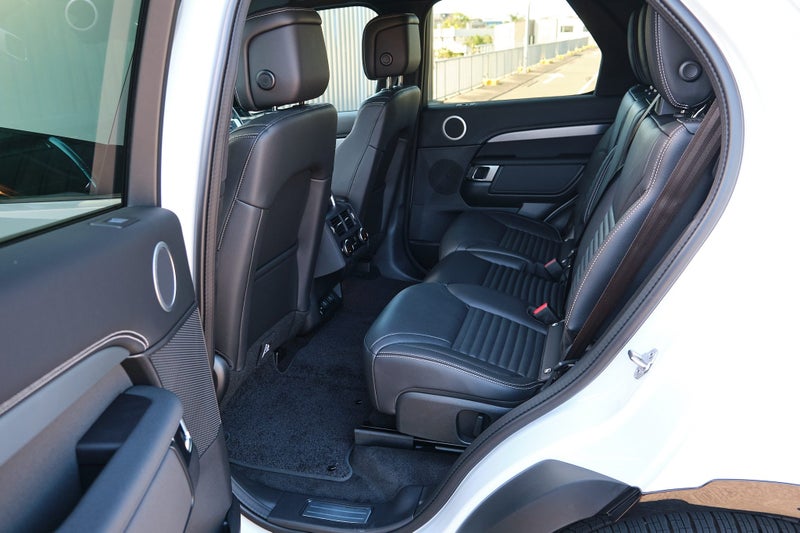 2025 Land Rover Discovery D250 Dynamic SE image 4