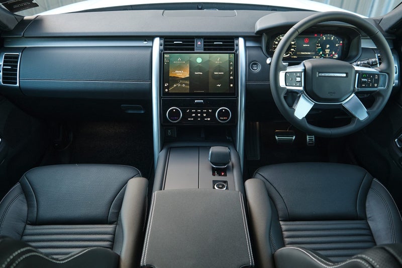 2025 Land Rover Discovery D250 Dynamic SE image 5