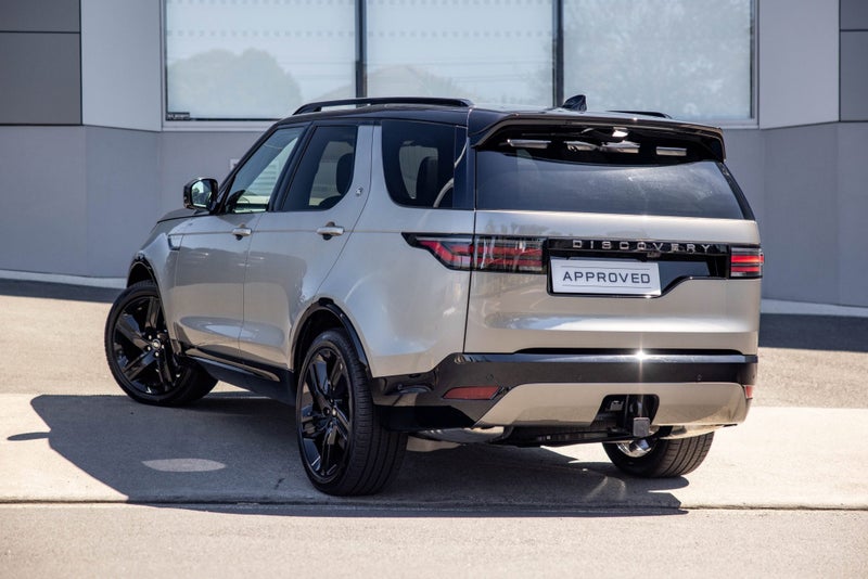 2025 Land Rover Discovery D250 Dynamic SE image 2