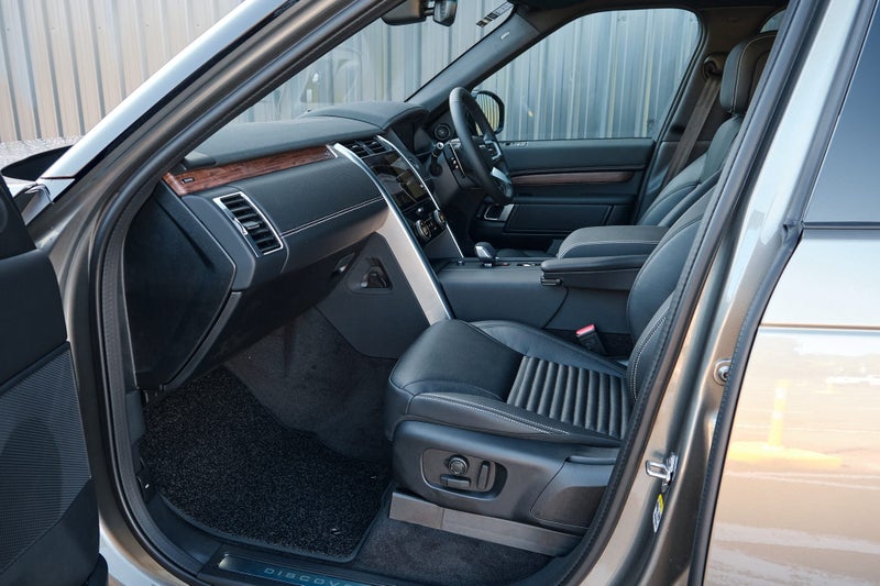 2025 Land Rover Discovery D250 Dynamic SE image 5