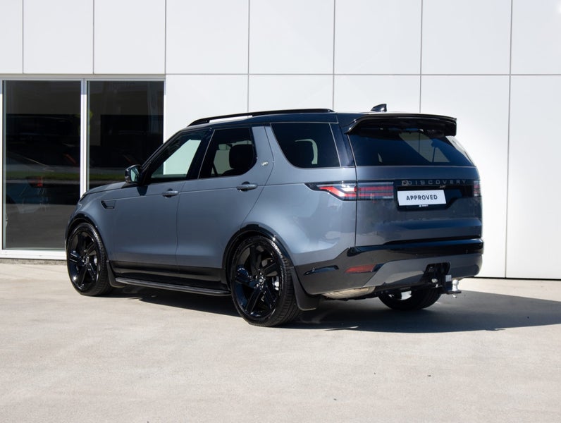 2025 Land Rover Discovery D250 R-Dynamic SE image 2