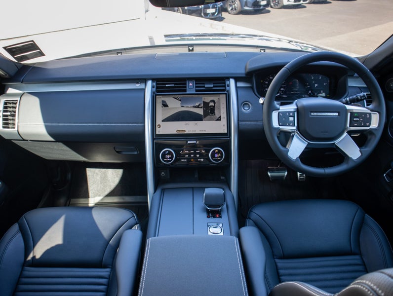 2025 Land Rover Discovery D250 R-Dynamic SE image 4