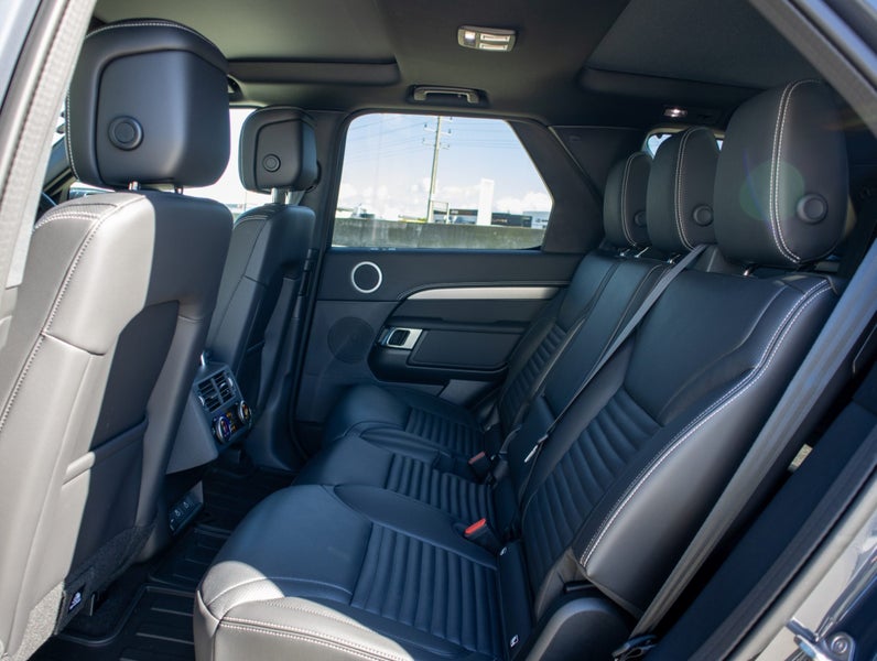 2025 Land Rover Discovery D250 R-Dynamic SE image 5