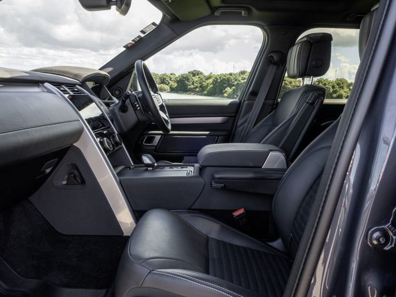 2025 Land Rover Discovery D350 Dynamic HSE image 3