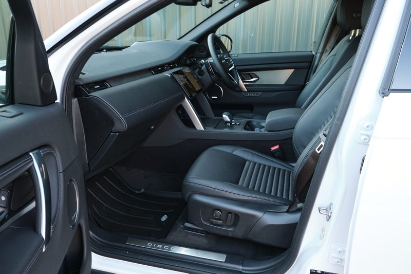 2025 Land Rover Discovery Sport P250 Dynamic SE image 3