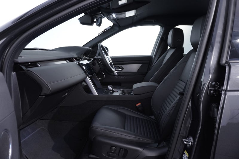 2025 Land Rover Discovery Sport P250 DYNAMIC SE... image 3
