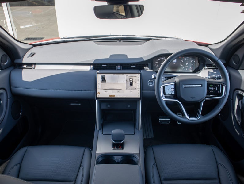 2025 Land Rover Discovery Sport P250 Dynamic SE image 4