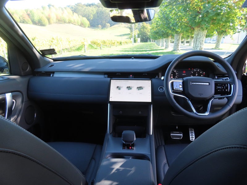 2025 Land Rover Discovery Sport P250 Dynamic SE image 4