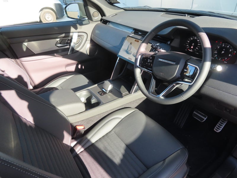 2025 Land Rover Discovery Sport P250 Dynamic SE image 3