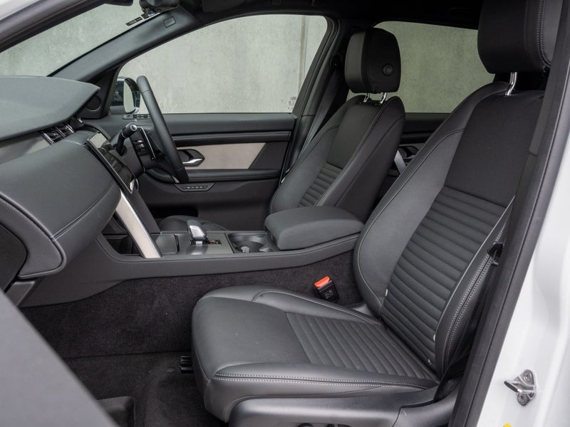 2025 Land Rover Discovery Sport P250 Dynamic SE image 5