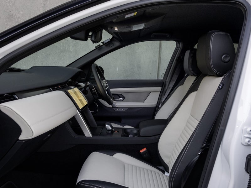 2025 Land Rover Discovery Sport P250 Dynamic SE image 3