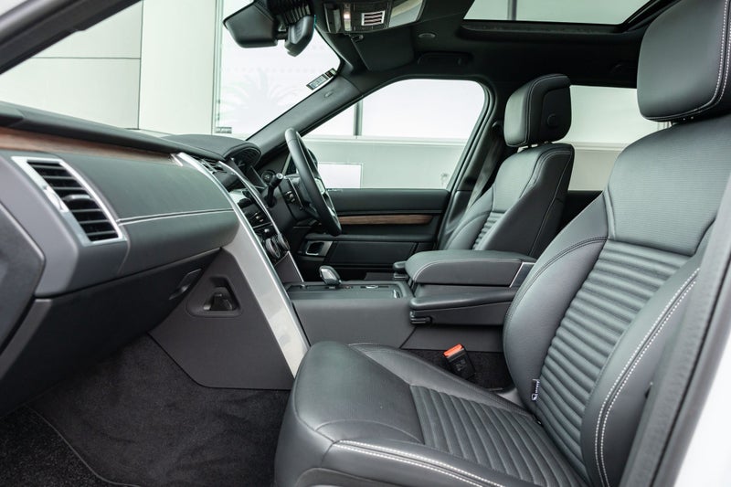 2025 Land Rover Discovery Sport P250 Dynamic SE image 3