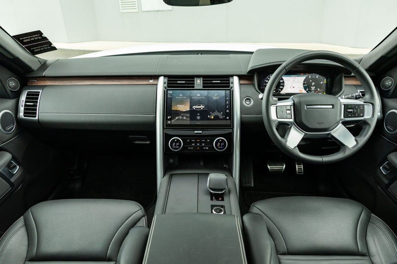 2025 Land Rover Discovery Sport P250 Dynamic SE image 4