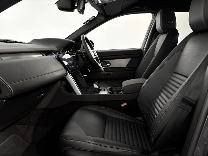 2025 Land Rover Discovery Sport P250 DYNAMIC SE... image 3