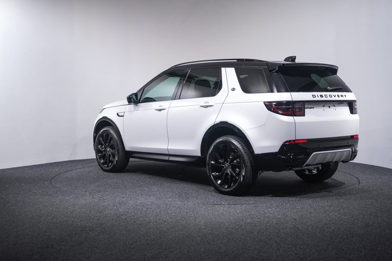 2025 Land Rover Discovery Sport P250 R-DYNAMIC SE image 2