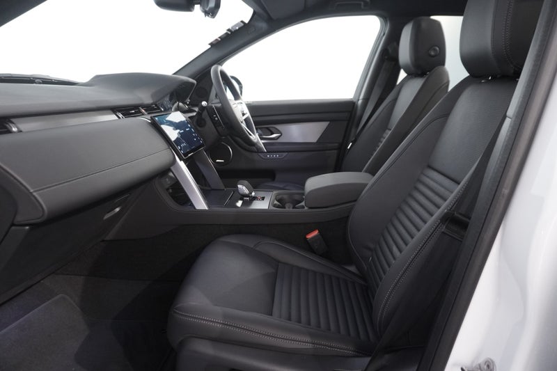 2025 Land Rover Discovery Sport P250 R-DYNAMIC SE image 3