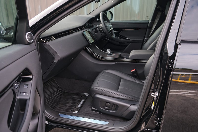 2025 Land Rover Range Rover Evoque P270e Dynami... image 3