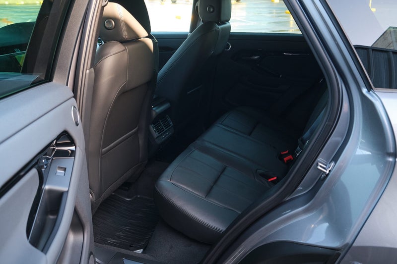 2025 Land Rover Range Rover Evoque P300e Dynami... image 3