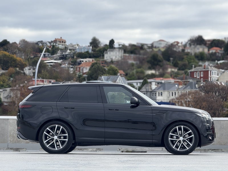 2025 Land Rover Range Rover Sport D250 SE image 3