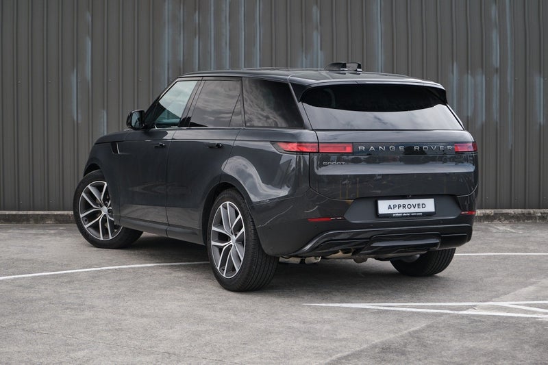 2025 Land Rover Range Rover Sport D250 SE image 2