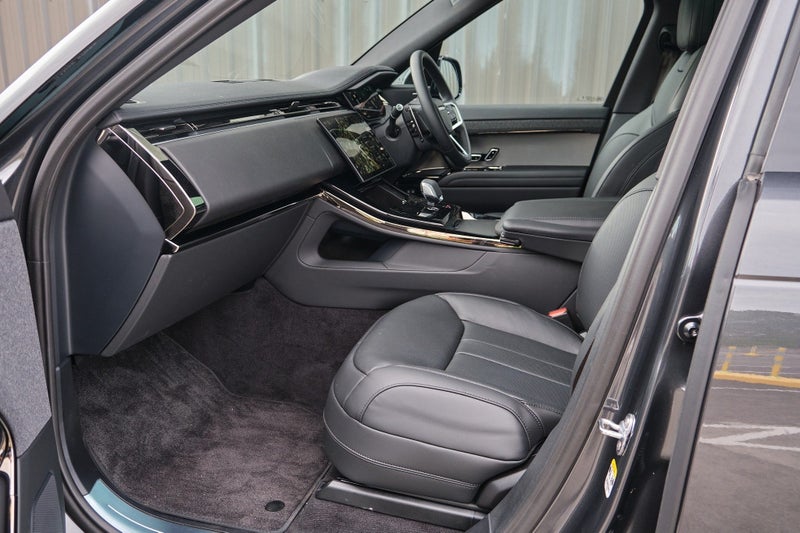 2025 Land Rover Range Rover Sport D250 SE image 3