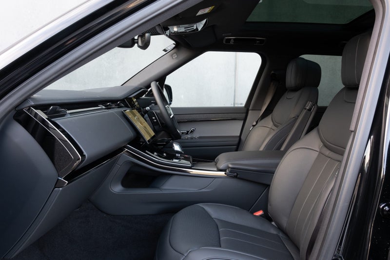2025 Land Rover Range Rover Sport D250 SE image 2